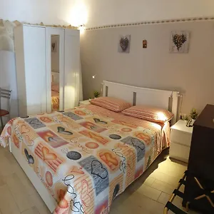 https://giovanni-s-little-house.catania-hotels.net